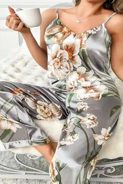 Gri Saten İnce Askılı Çiçek Desenli Büyük Beden 2 li Pijama Takımı