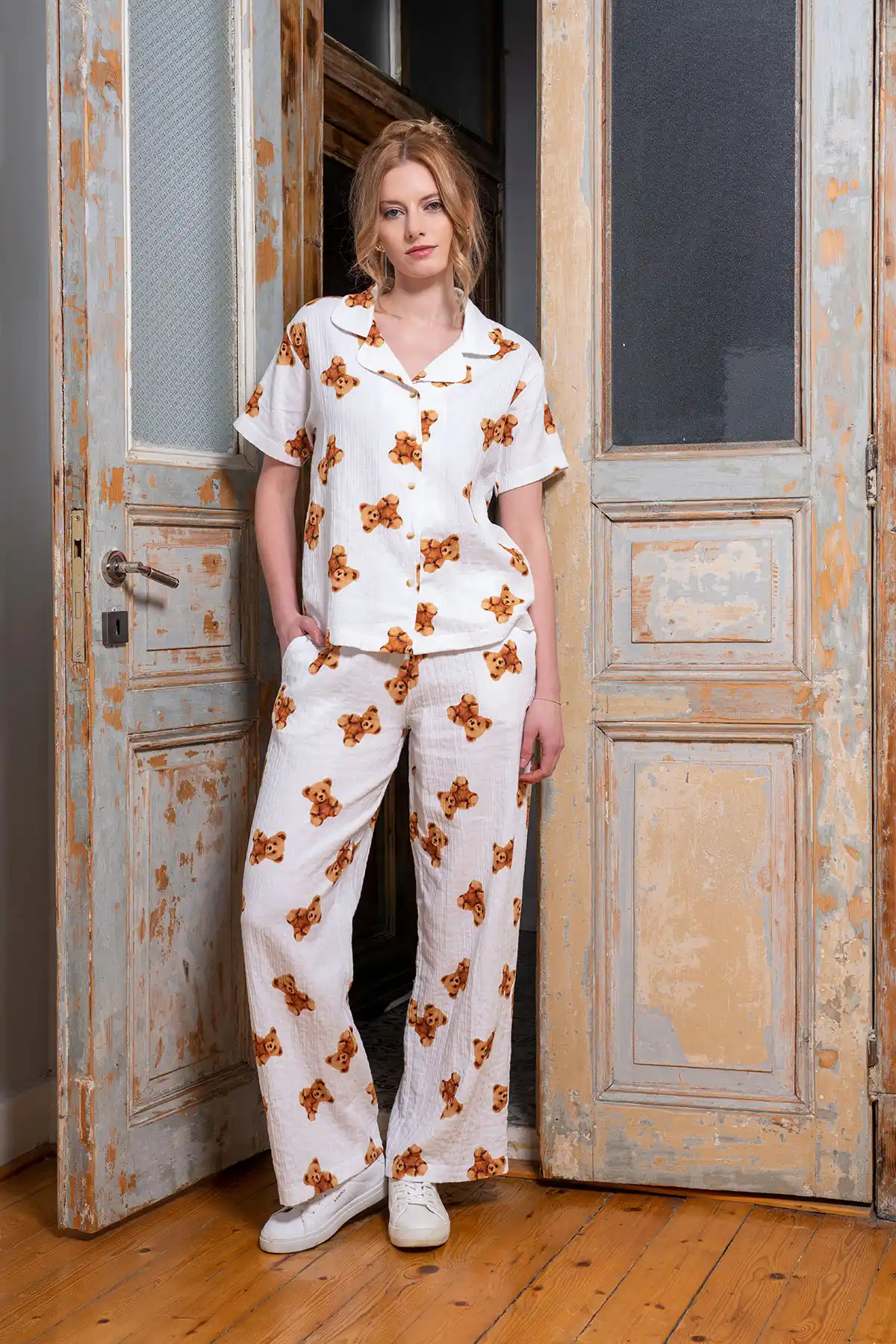 Kadın Müslin Krem Ayıcık Desenli Ceket Yaka Gömlek Cepli Pijama Takım