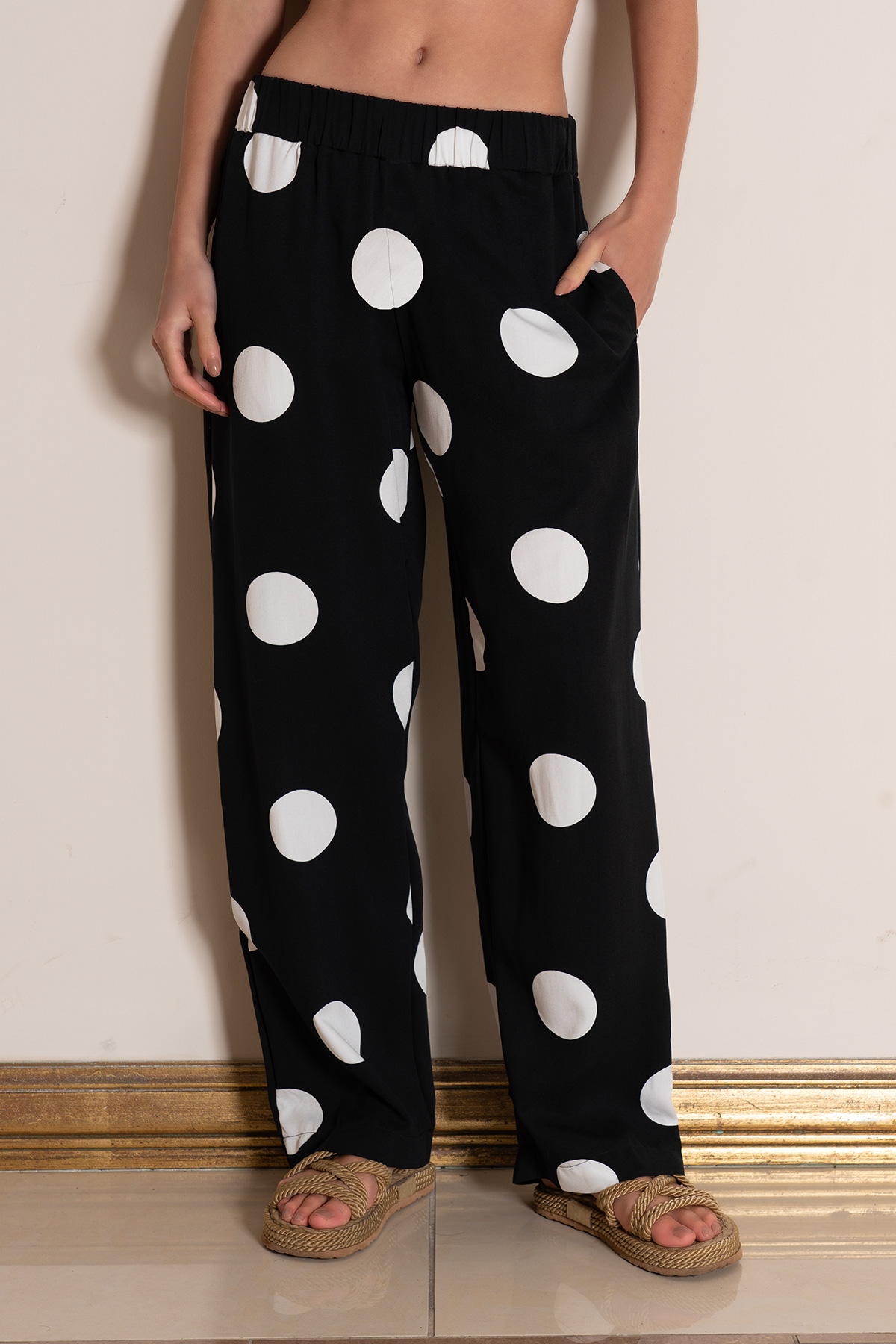 Kadın Siyah Çizgili Cepli Beyaz Puantiyeli Pijama Alt 