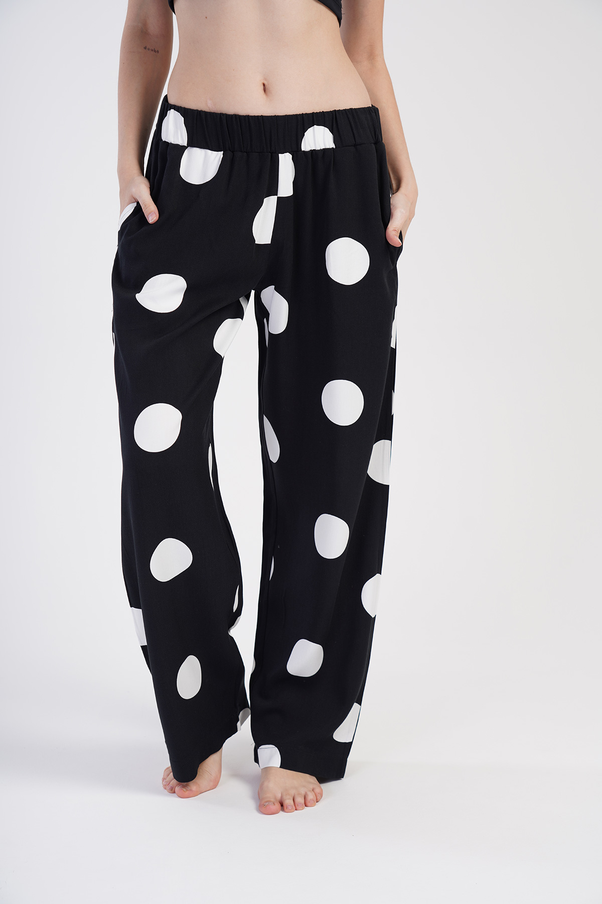 Kadın Siyah Çizgili Cepli Beyaz Puantiyeli Pijama Alt 