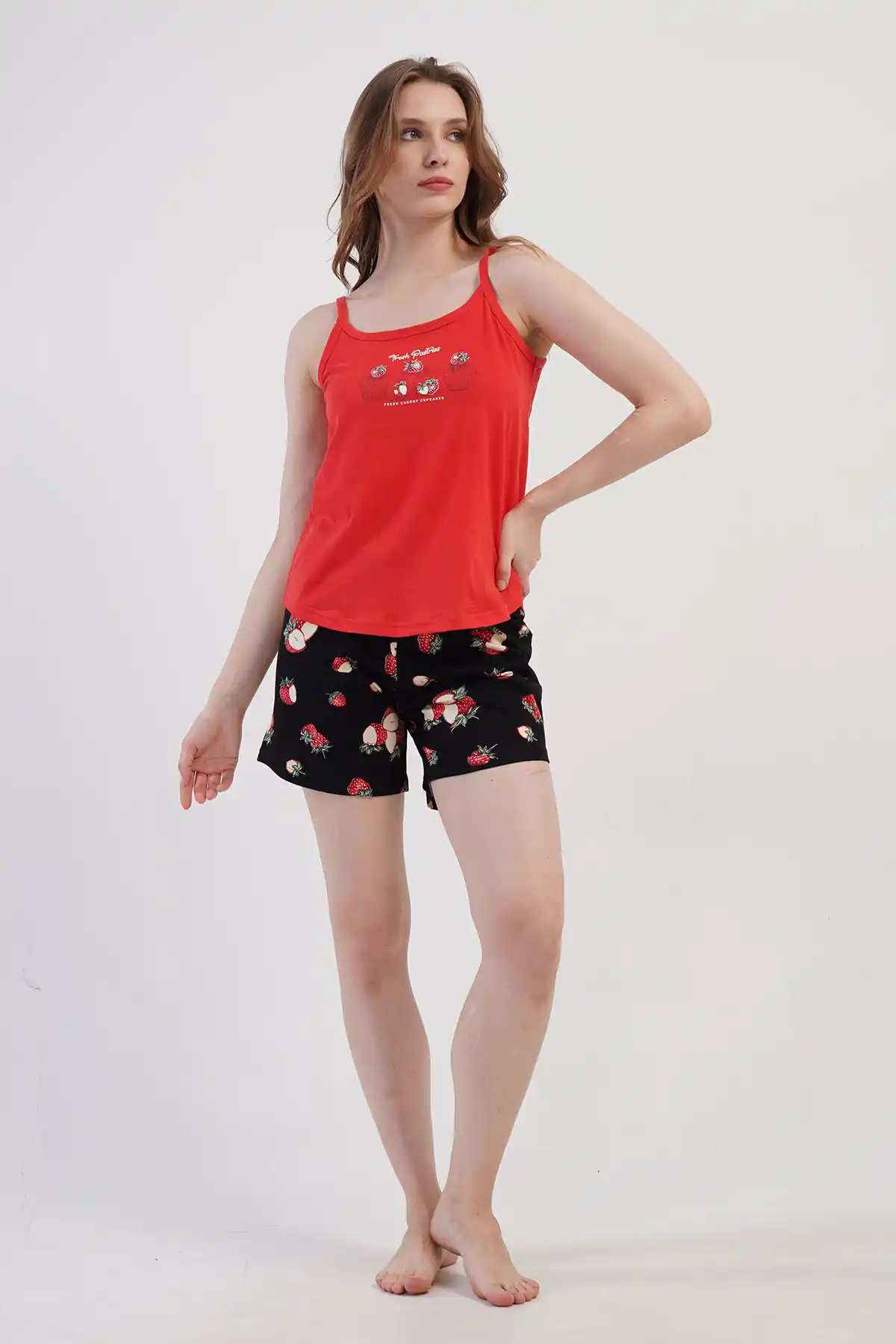 Kadın Süprem Kırmızı Siyah Meyve Desenli Askılı Şortlu Pijama Takım