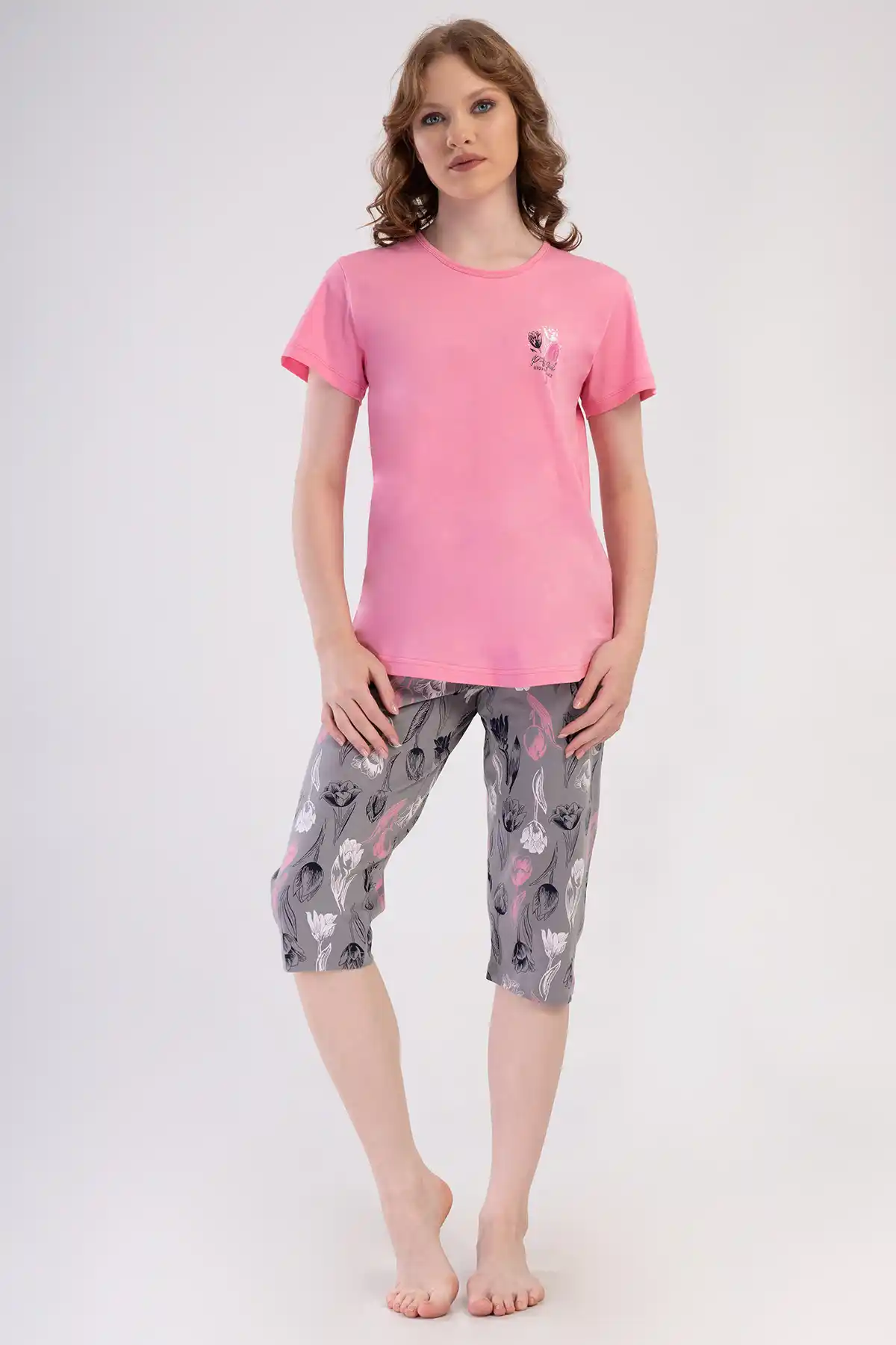 Kadın Süprem Pembe Gri Çiçek Desenli Kapri Pijama Takım