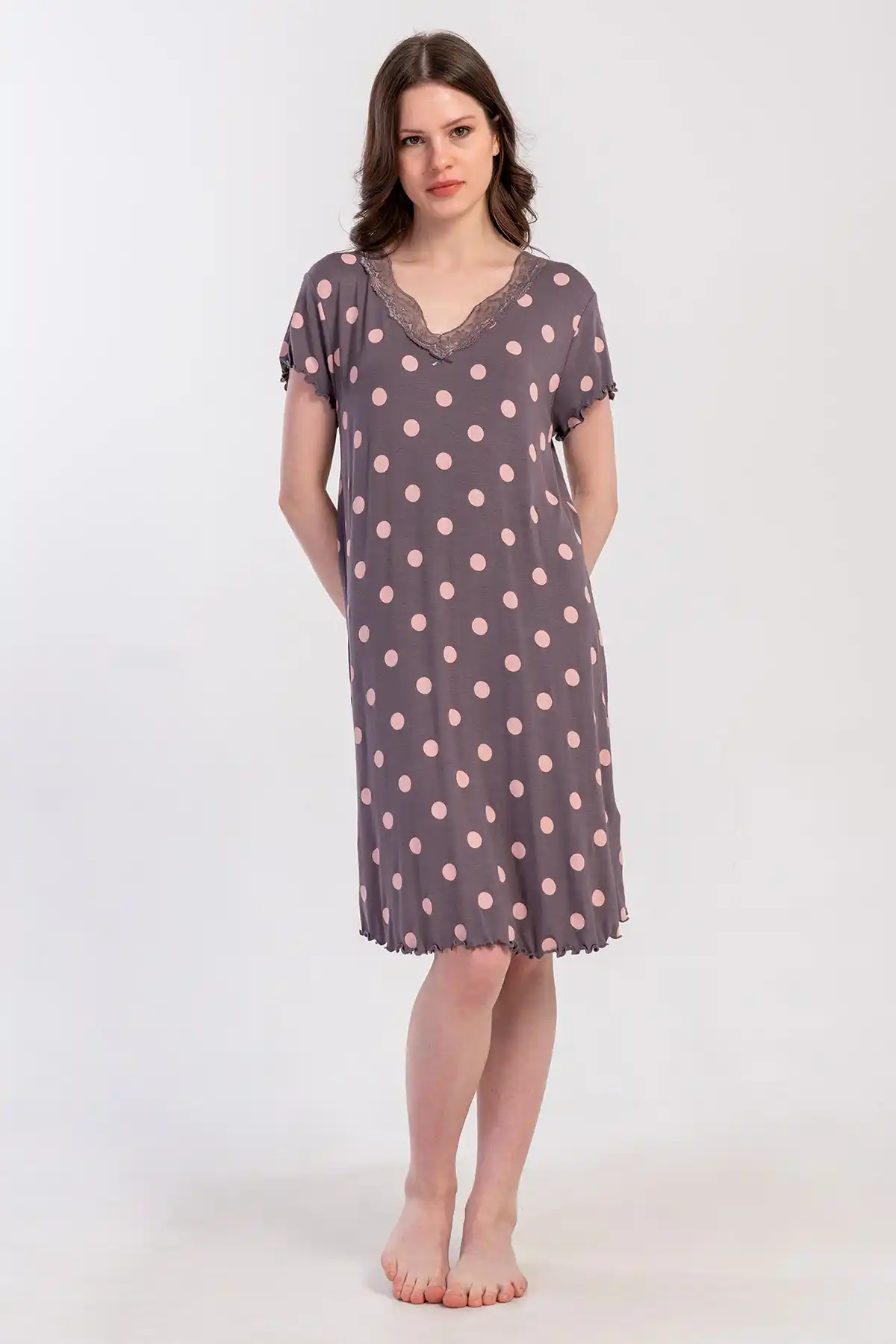 Kadın Viskon V Yaka Dantel Detaylı Puantiyeli Füme Tunik Pijama