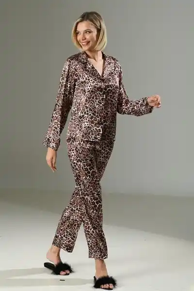 Kahverengi Saten Uzun Kollu Leopar Desenli Kadın Pijama Takımı
