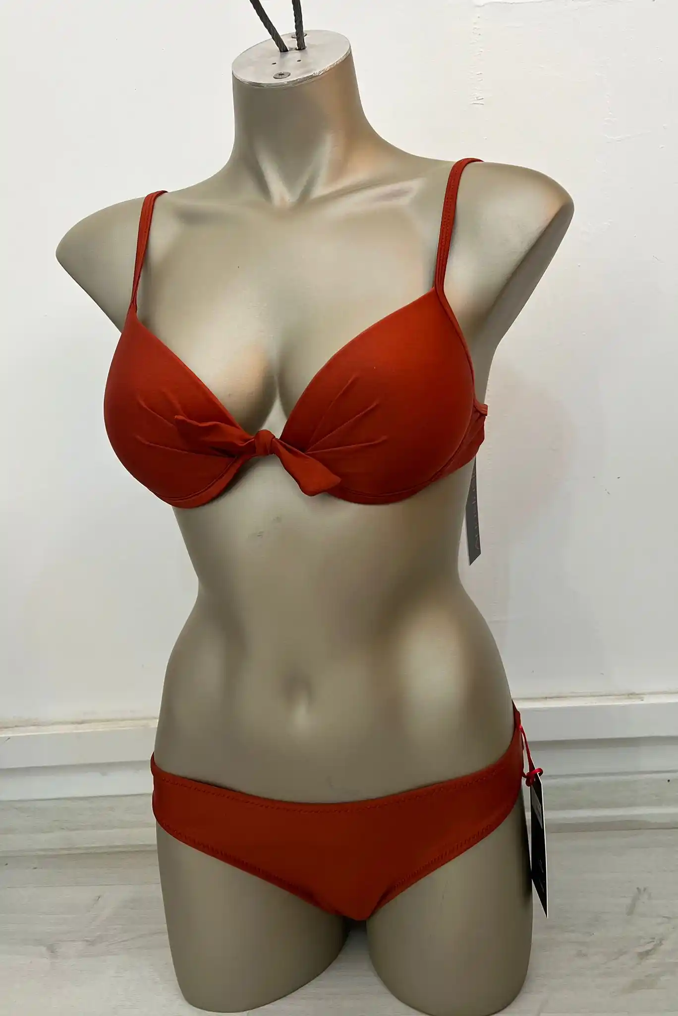 Kurdele Detaylı Kahverengi İnce Askılı Düz Bikini Takımı