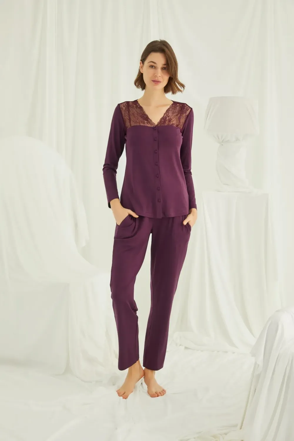 Yakası Omzu ve Paçası Dantelli Boydan Düğmeli Bordo Pijama Takımı