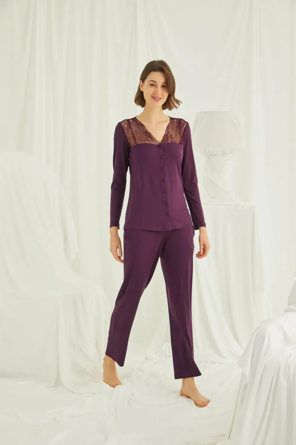 Yakası Omzu ve Paçası Dantelli Boydan Düğmeli Bordo Pijama Takımı