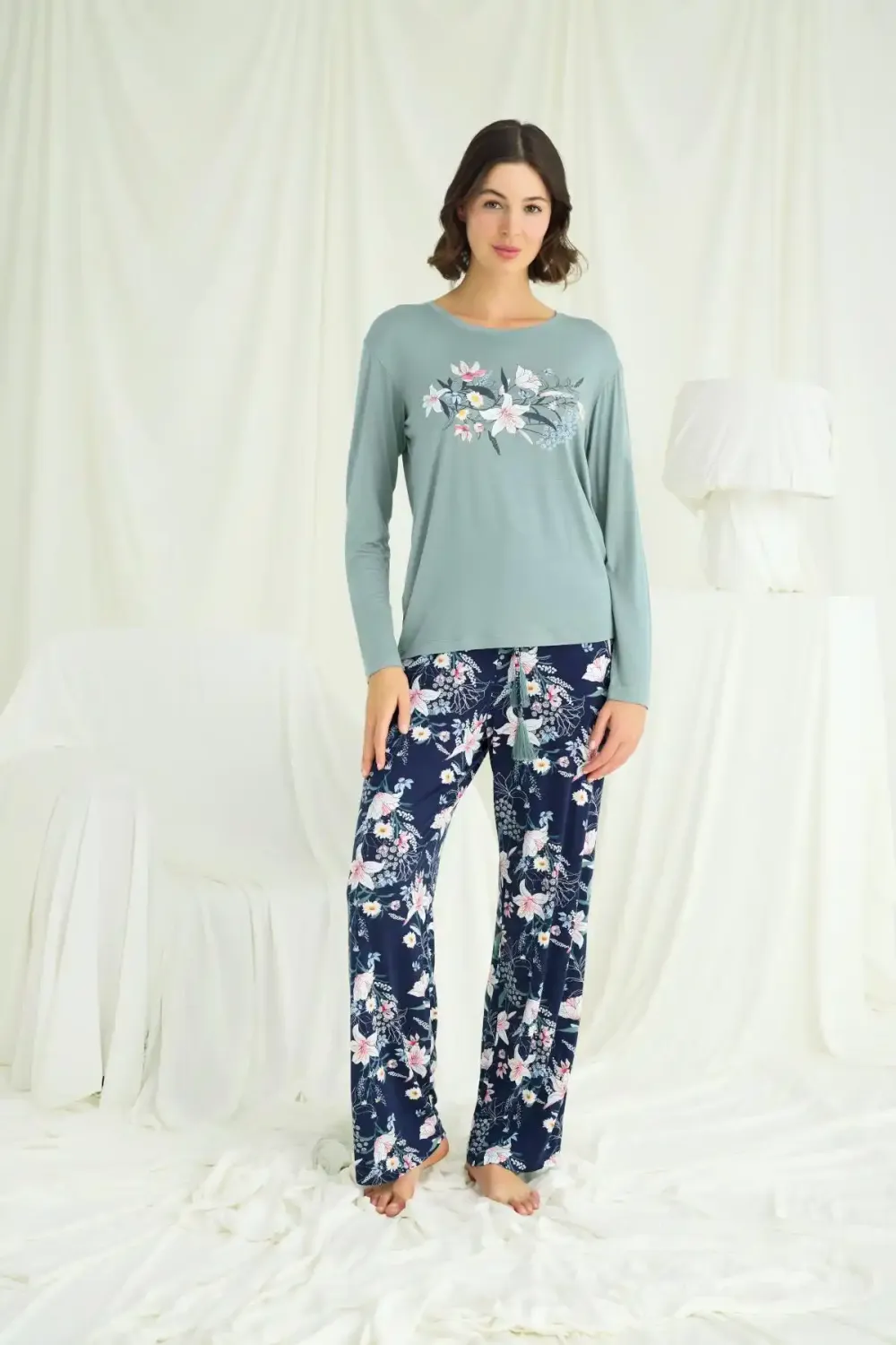 Çiçek ve Yaprak Desenli Baskılı Yeşil Pijama Takımı