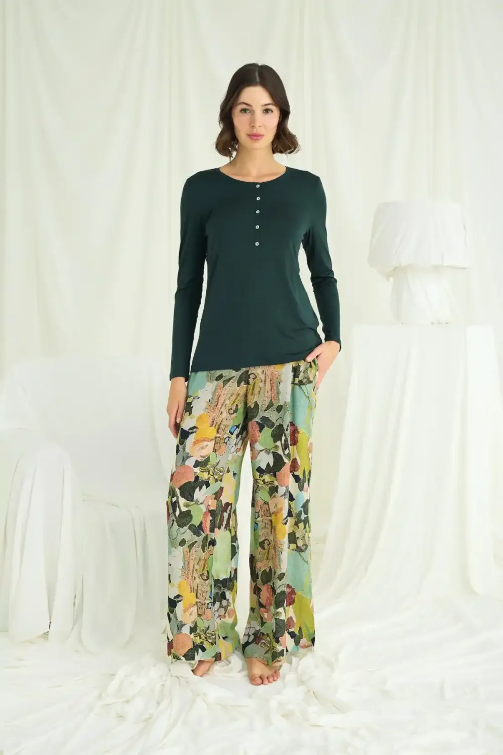 Çiçek ve Yaprak Desenli Yeşil Pijama Takımı