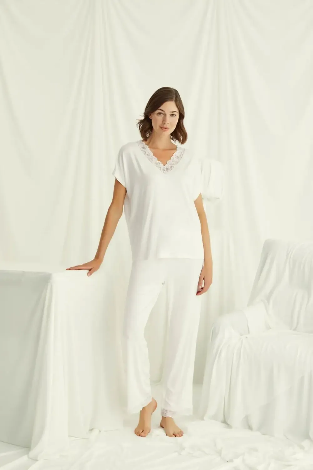 Kısa Kollu V Yakalı Dantelli Ekru Pijama Takımı