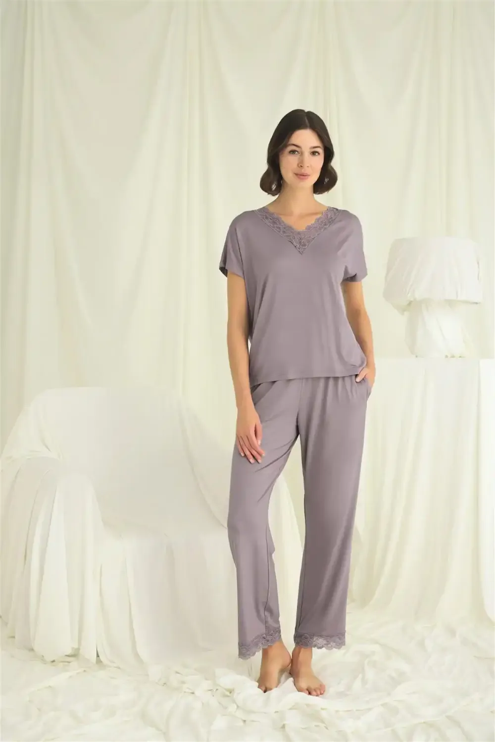 Kısa Kollu V Yakalı Dantelli Gri Pijama Takımı