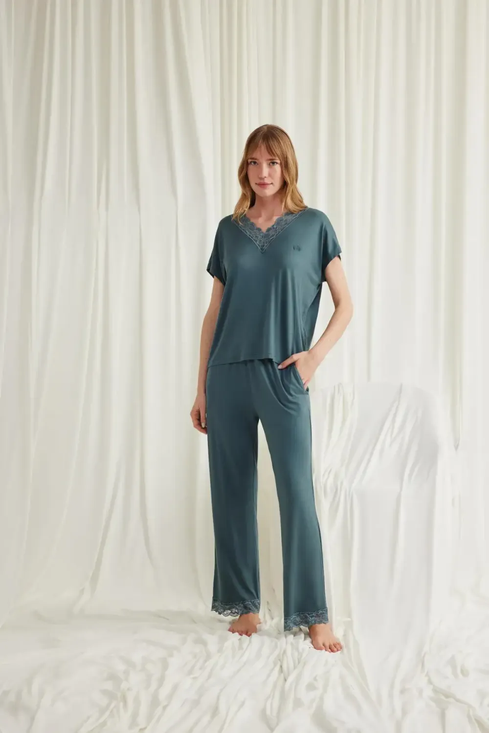 Kısa Kollu V Yakalı Dantelli Yeşil Pijama Takımı