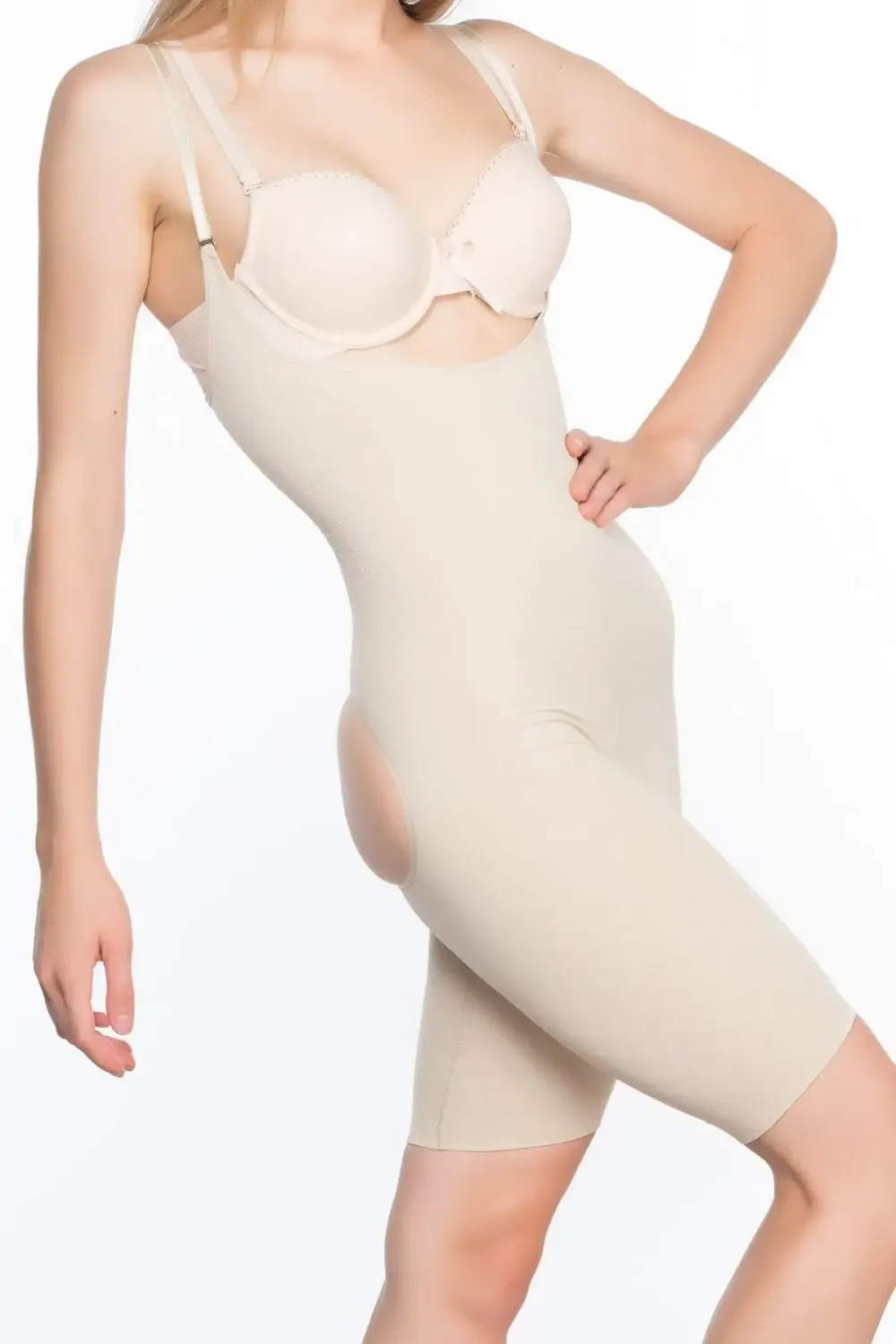 Popo ve Göğsü Açık Ten Paçalı Body Korse
