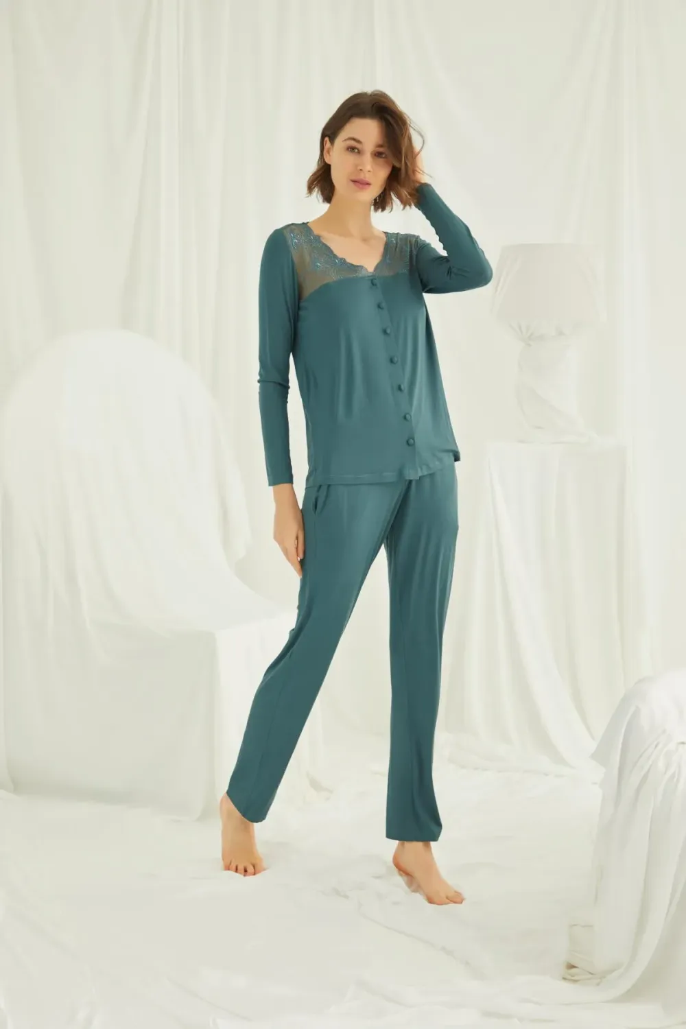 Yakası ve Omzu Dantelli Önü Boydan Düğmeli Yeşil Pijama Takımı