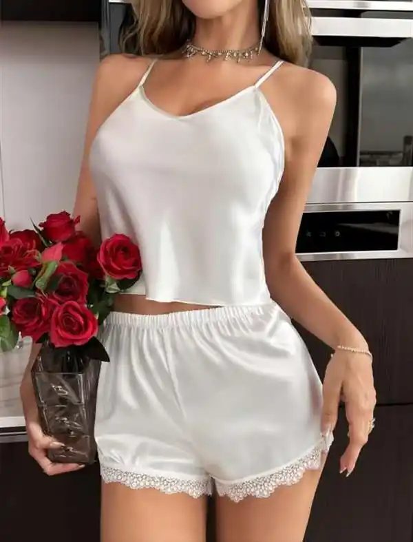 Beyaz Saten İnce Askılı Dantel Detaylı Kadın Şortlu Pijama Takımı