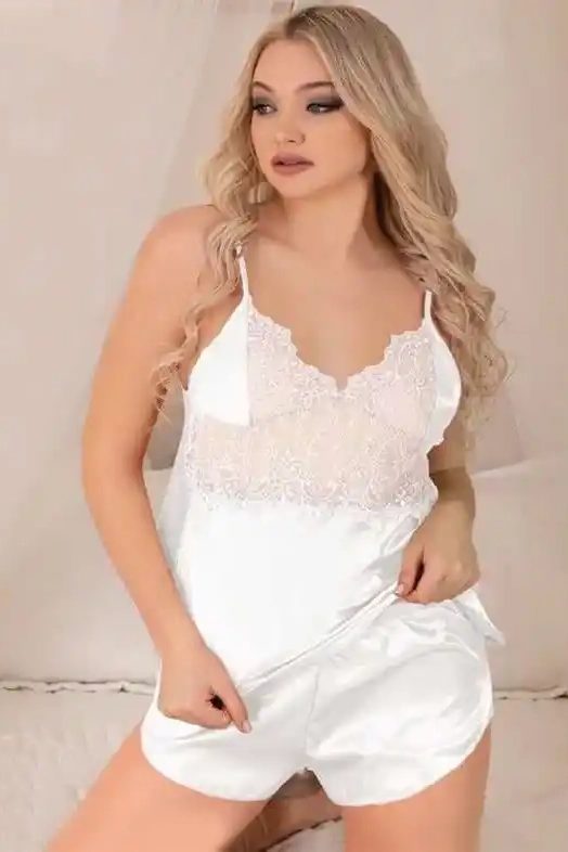 Beyaz Saten İnce Askılı Dantel İşlemeli Şortlu Fantezi Takım