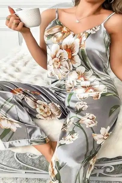 Gri Saten İnce Askılı Çiçek Desenli Büyük Beden 2 li Pijama Takımı