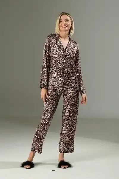 Kahverengi Saten Uzun Kollu Leopar Desenli Kadın Pijama Takımı