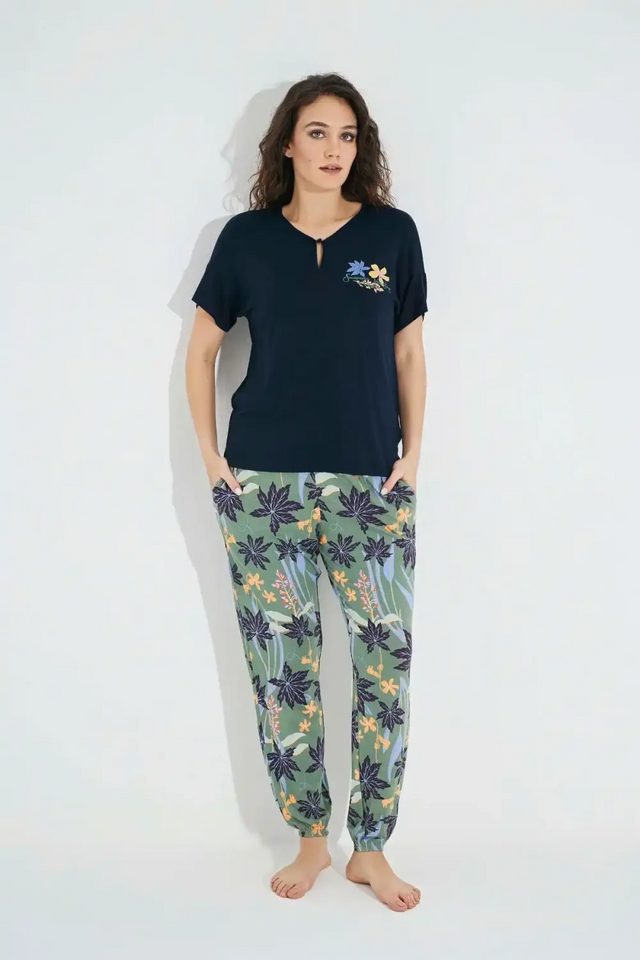 Çiçek ve Yaprak Baskılı Summer Vacation Lacivert Pijama Takımı